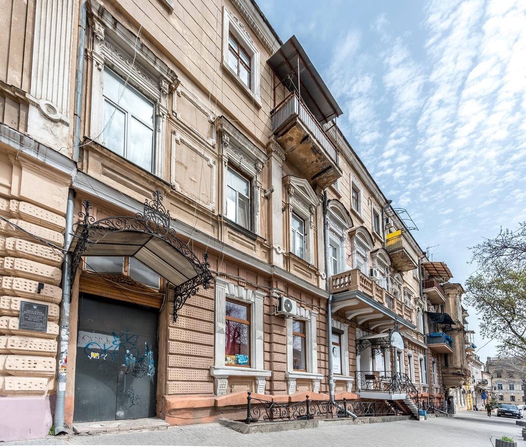 Studio Apartment In Center Of Odesa Экстерьер фото