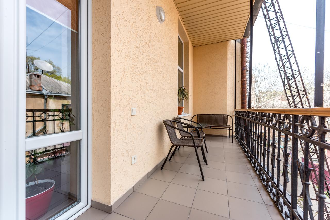 Studio Apartment In Center Of Odesa Экстерьер фото