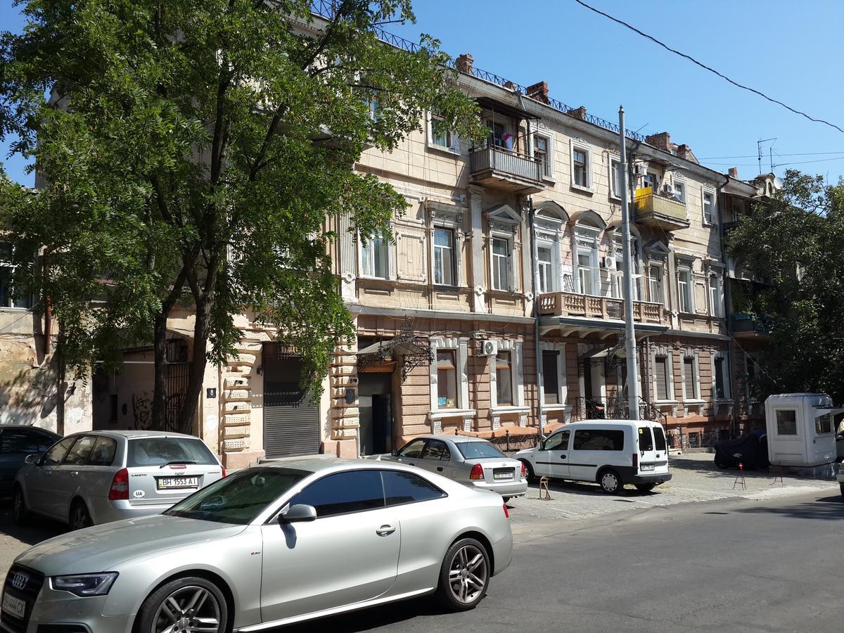 Studio Apartment In Center Of Odesa Экстерьер фото
